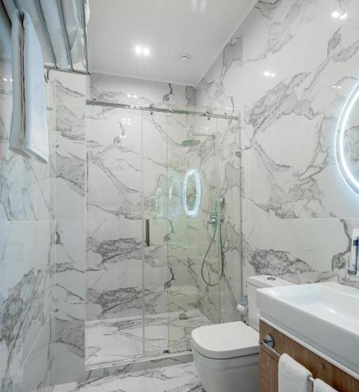 اتاق سوپریور با تخت بزرگ, Qazaq Hotel Premium