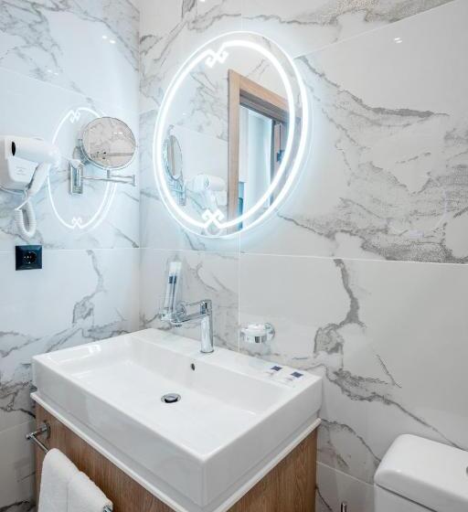 اتاق سوپریور با تخت بزرگ, Qazaq Hotel Premium