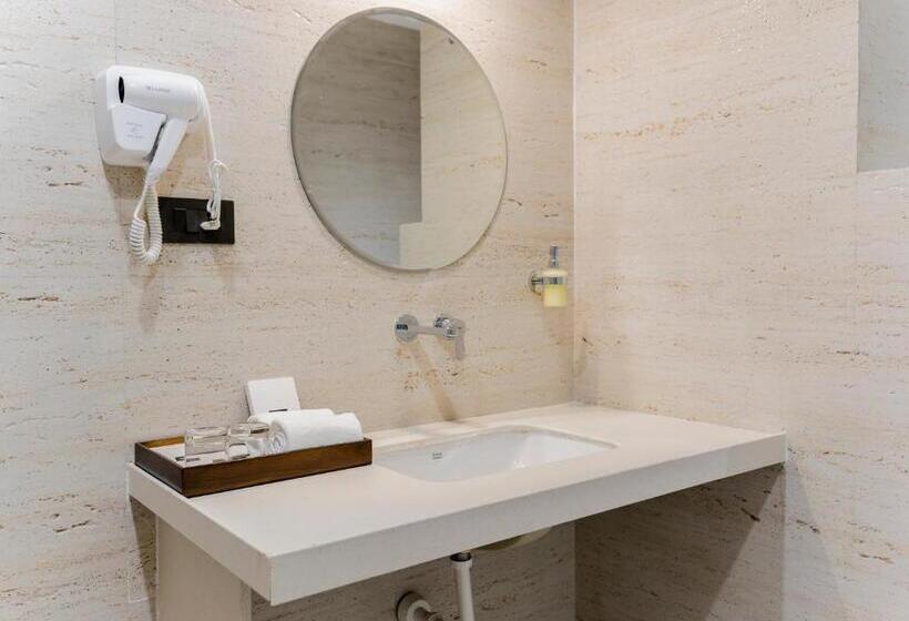 带大床的复式套间, The Belita Hotel & Spa