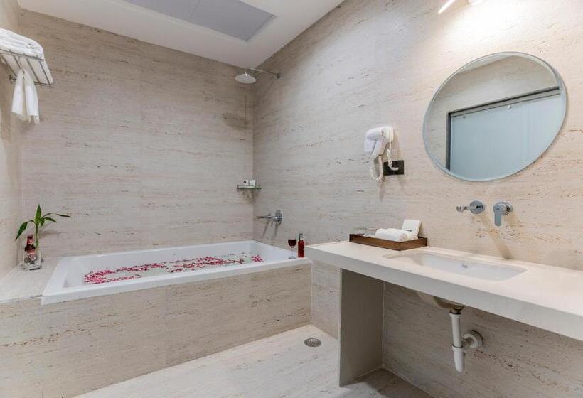 带大床的复式套间, The Belita Hotel & Spa