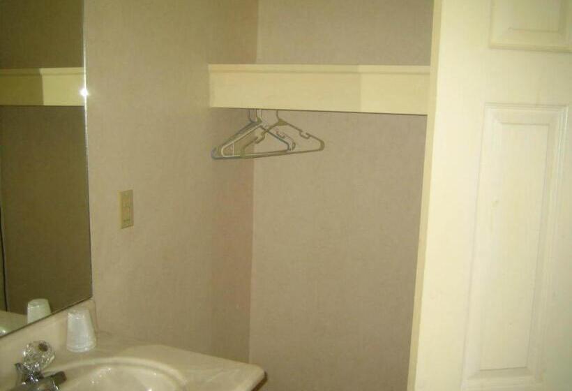 Номер Стандарт 2 Двуспальные Кровати, Budget Inn Carlisle