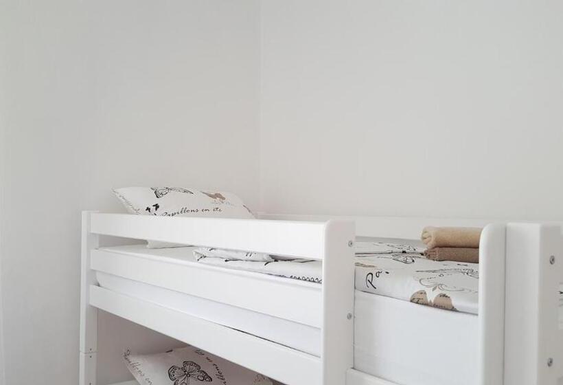 اتاق استاندارد چهارنفره با سرویس بهداشتی مشترک, Hostel By Guest House Izola