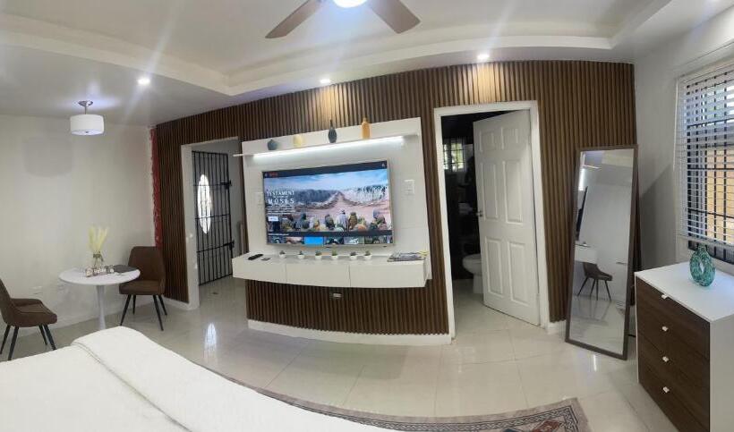 اتاق استاندارد, Richmond Hartland Suite