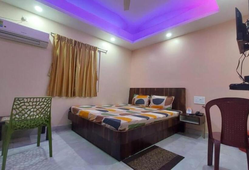 带大床的豪华间, Aradhya Side Sea View Hotel Near Puri Beach  Excellent Choice Of Travellers   Best Seller By Morserv