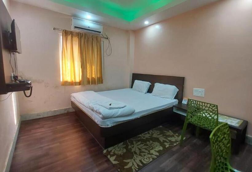 带大床的豪华间, Aradhya Side Sea View Hotel Near Puri Beach  Excellent Choice Of Travellers   Best Seller By Morserv