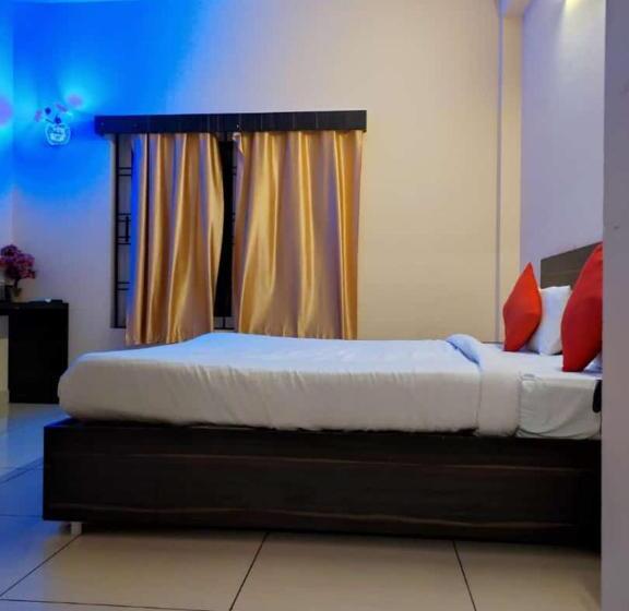 חדר דחוקס עם מיטת קינג, Blue Bell Near Care Hospital Lift Wifi Facilities Best Selling & Best Choice Of Travellers By Morser