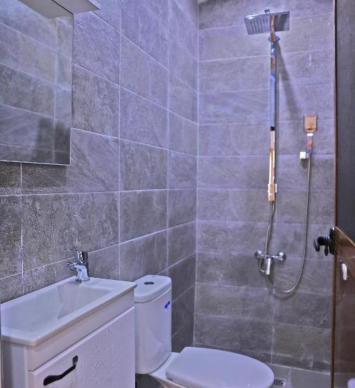 سوییت خانوادگی, La Casa Blanca