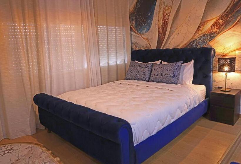 سوییت خانوادگی, La Casa Blanca