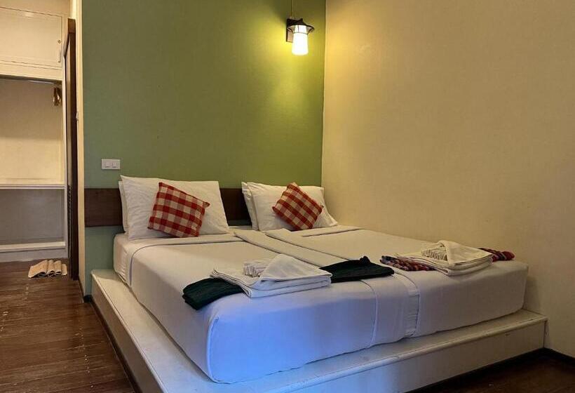 اتاق استاندارد, Thanicha Resort Amphawa