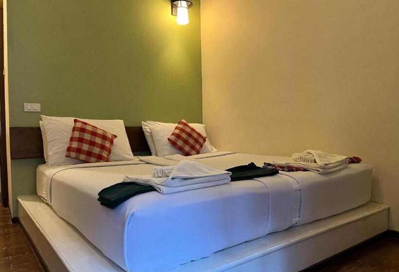 اتاق استاندارد, Thanicha Resort Amphawa