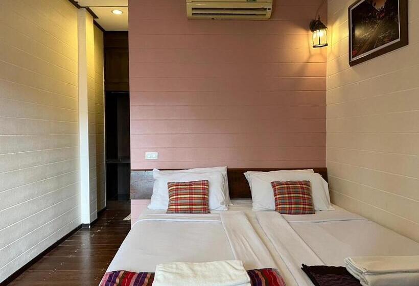 اتاق سوپریور, Thanicha Resort Amphawa