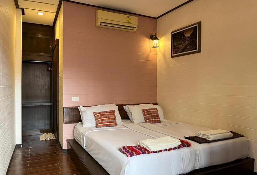 اتاق سوپریور, Thanicha Resort Amphawa