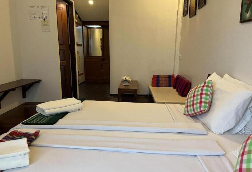 Deluxe Suite King Bed, Thanicha Resort Amphawa