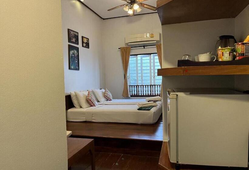Deluxe Suite King Bed, Thanicha Resort Amphawa