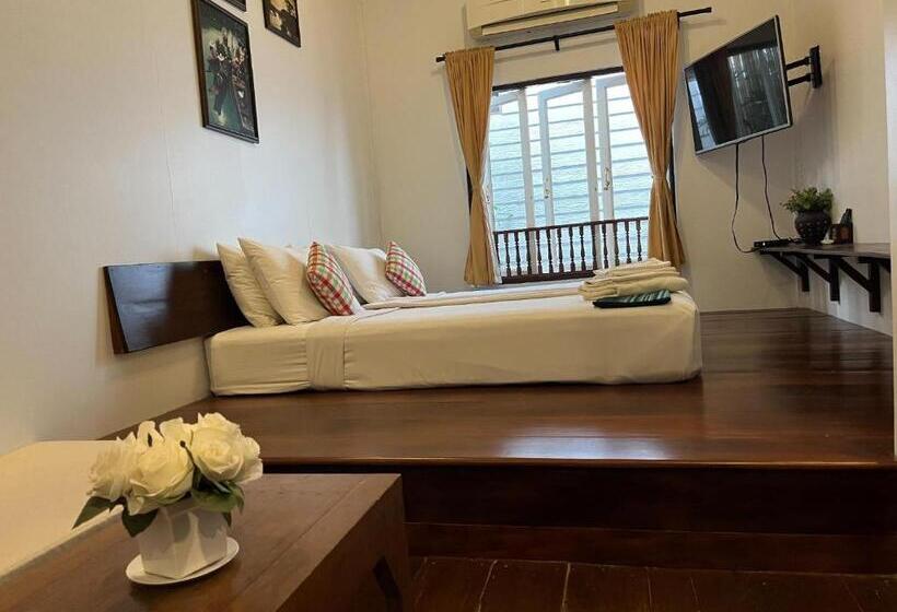 Deluxe Suite King Bed, Thanicha Resort Amphawa