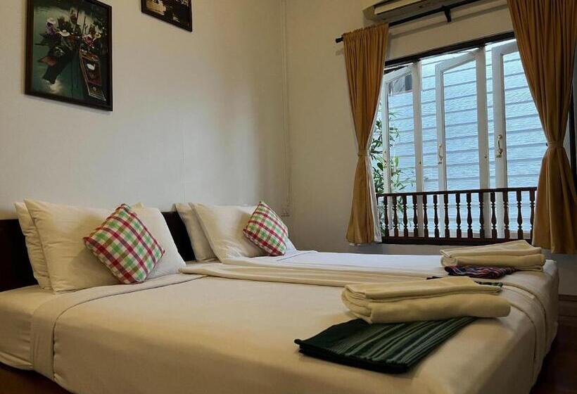 Deluxe Suite King Bed, Thanicha Resort Amphawa