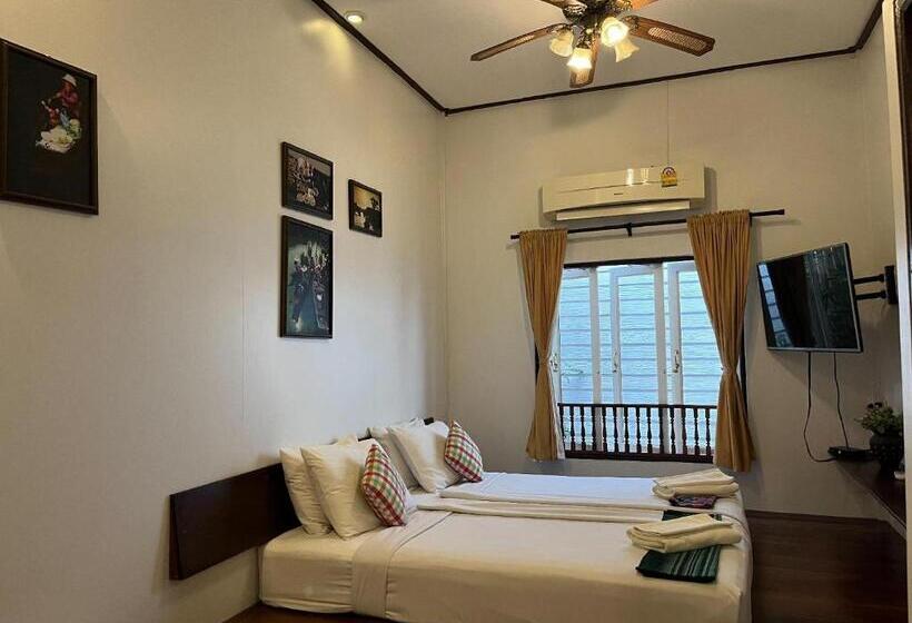 Deluxe Suite King Bed, Thanicha Resort Amphawa