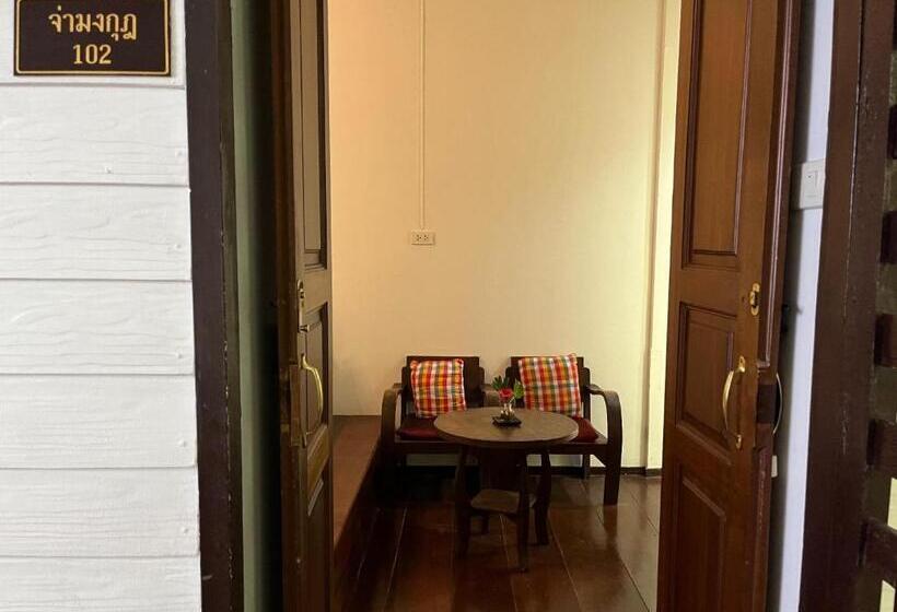 سوییت لوکس, Thanicha Resort Amphawa