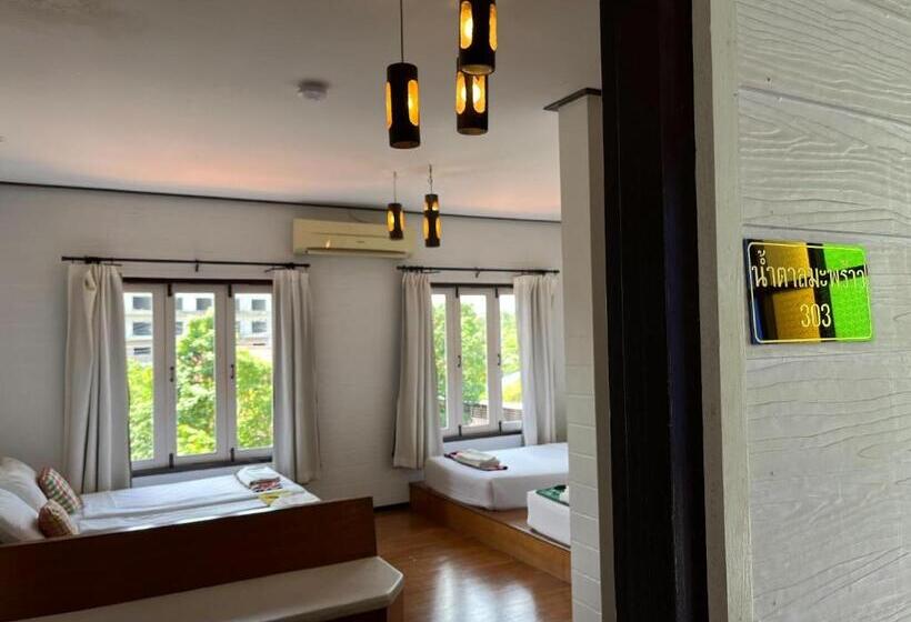 اتاق خانوادگی, Thanicha Resort Amphawa