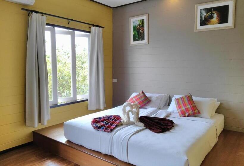 اتاق خانوادگی, Thanicha Resort Amphawa