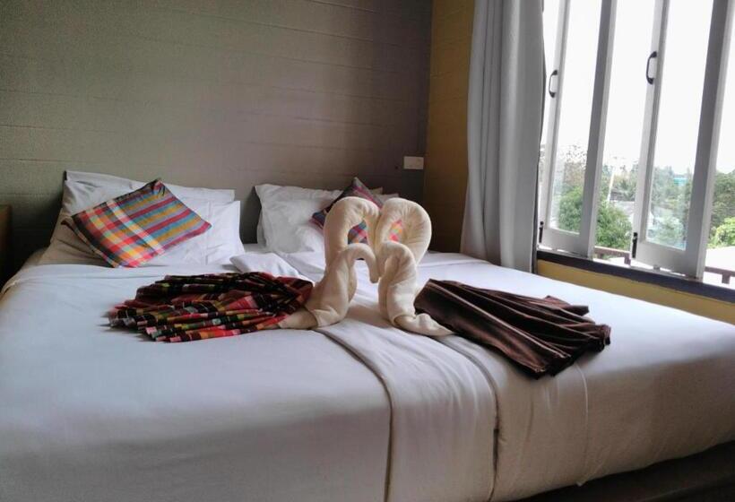 اتاق خانوادگی, Thanicha Resort Amphawa