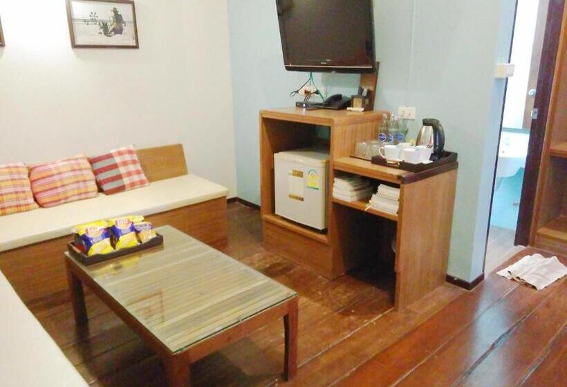 سوییت خانوادگی, Thanicha Resort Amphawa