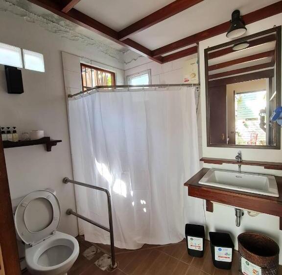 اتاق لوکس, Thanicha Resort Amphawa