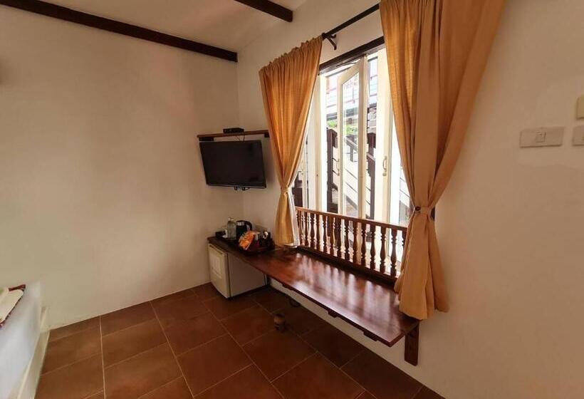اتاق لوکس, Thanicha Resort Amphawa