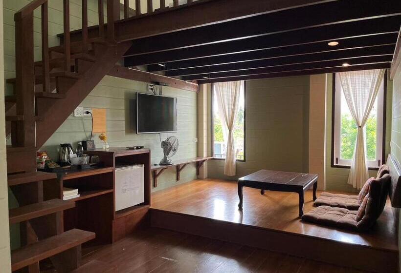 سوییت دوبلکس, Thanicha Resort Amphawa