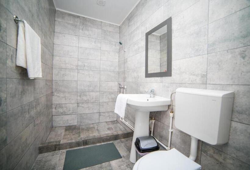 Quarto Economy, Vila Tributte
