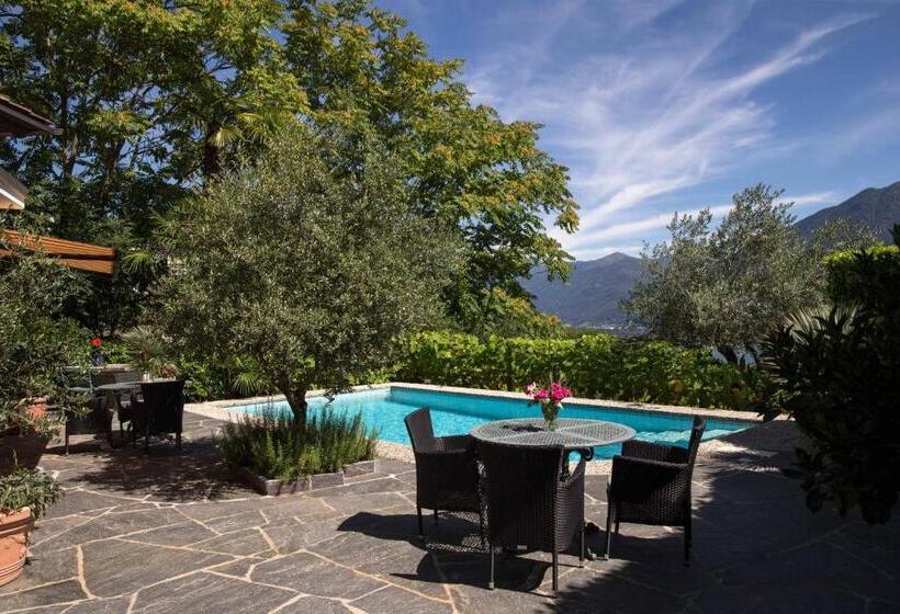 Suite with lake view, Boutique Hotel Albergo Brione