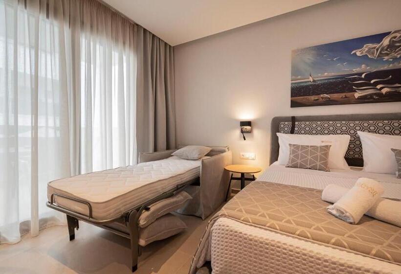 Трехместный Номер Стандарт Вид на Бассейн, Elegant Maltepe By Travel Pro Services   Kallithea Halkidiki