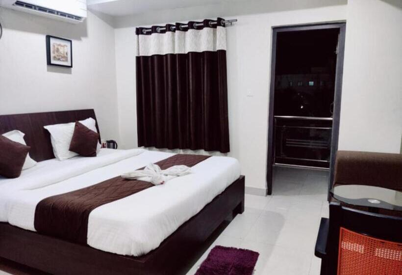 Номер Deluxe, Shivangi Puri