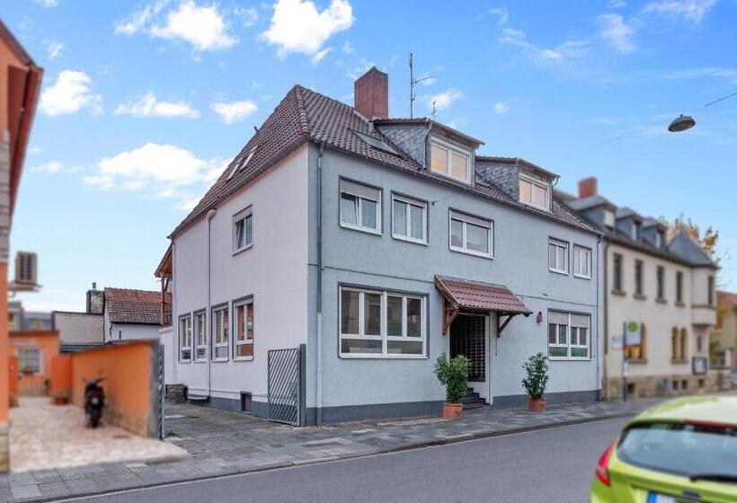 컴포트 트리플 룸, Family And Friends Ludwigshafen