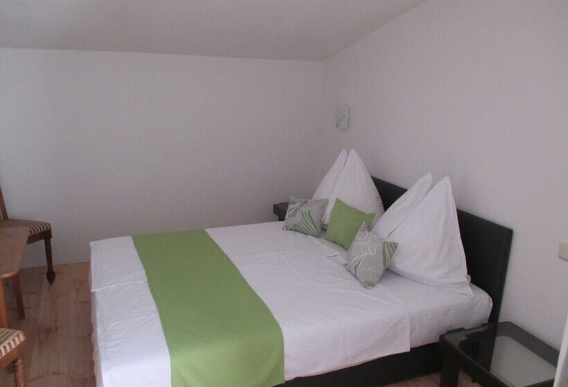 Апартаменты 2 Спальни с Балконом, Guest House Villa Daniel