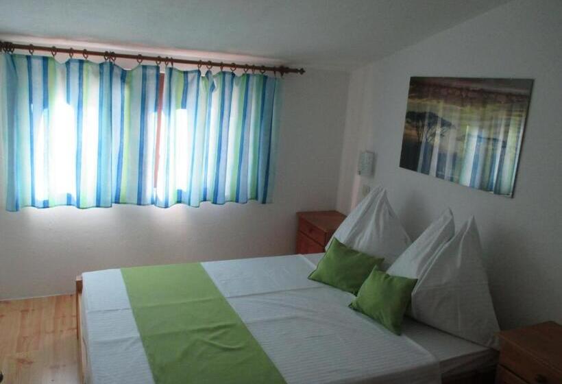 Апартаменты 2 Спальни с Балконом, Guest House Villa Daniel