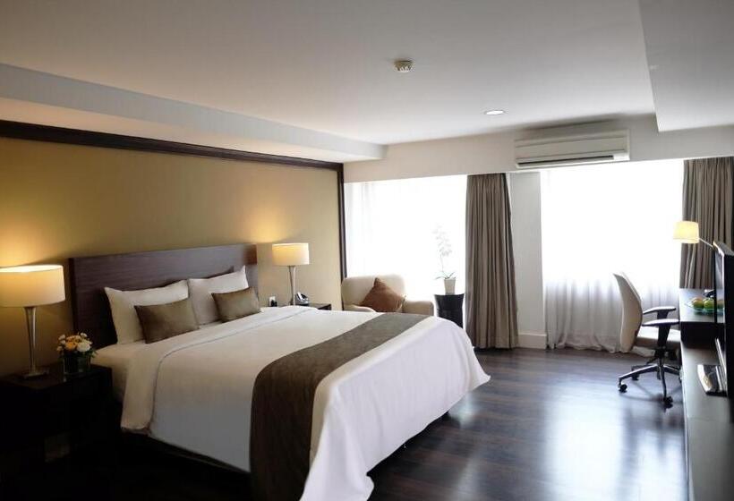 스탠다드 스튜디오, Delonix Hotel Karawang