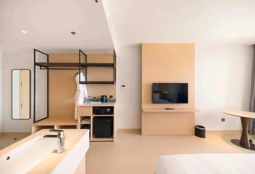 اتاق استاندارد با تخت بزرگ, The Arena Cam Ranh Resort