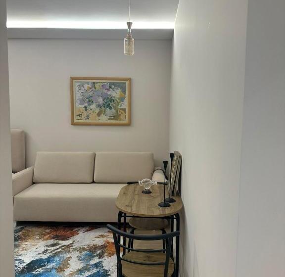 استودیوی سوپریور, Home To Go Studio Apartament