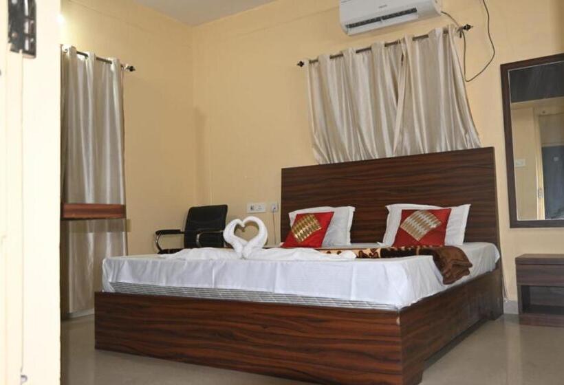 Номер Deluxe Кровать Кинг, Goroomgo Green Akress Bhubaneswar Comfortable Bed With Impressive Service