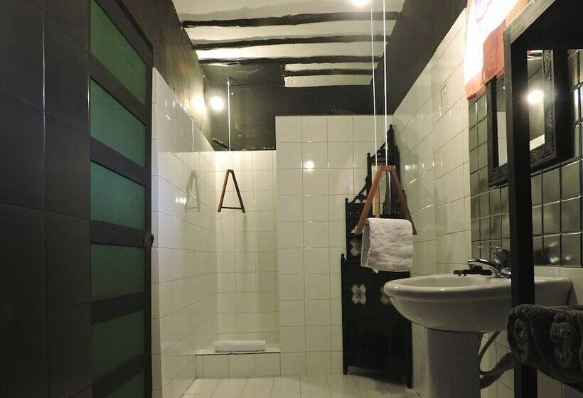 스탠다드 방갈로, Paje By Night Bungalows