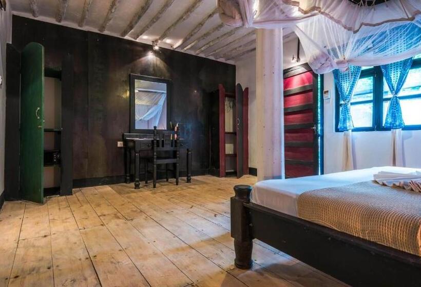 스탠다드 방갈로, Paje By Night Bungalows