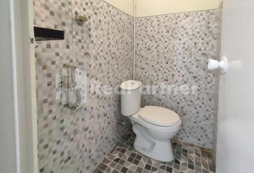 اتاق استاندارد یک نفره, Saijaan Guesthouse Unej Redpartner