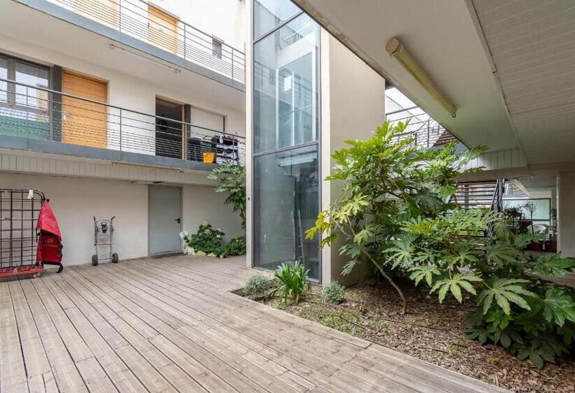 Апартаменты 1 Спальня с Террасой, Le Petit Patio Fleuri