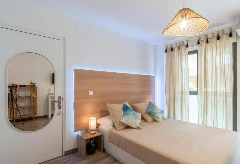 Апартаменты 1 Спальня с Террасой, Le Petit Patio Fleuri