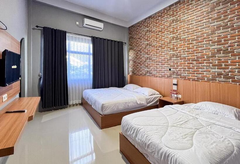 اتاق خانوادگی, Reddoorz Plus At New Favour Hotel Gunung Dempo