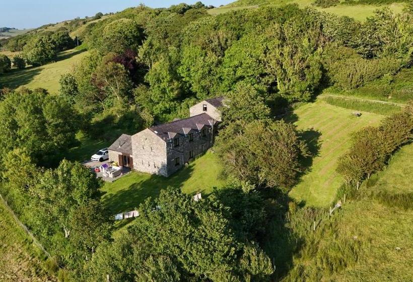 اتاق استاندارد با چشم‌انداز کوهستان, Hole House Farm
