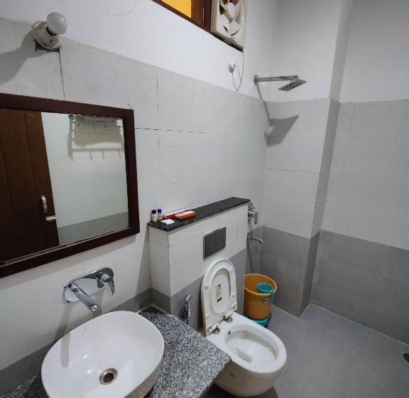 스탠다드 룸 킹사이즈 침대, Alaknanda Motel & Restaurant