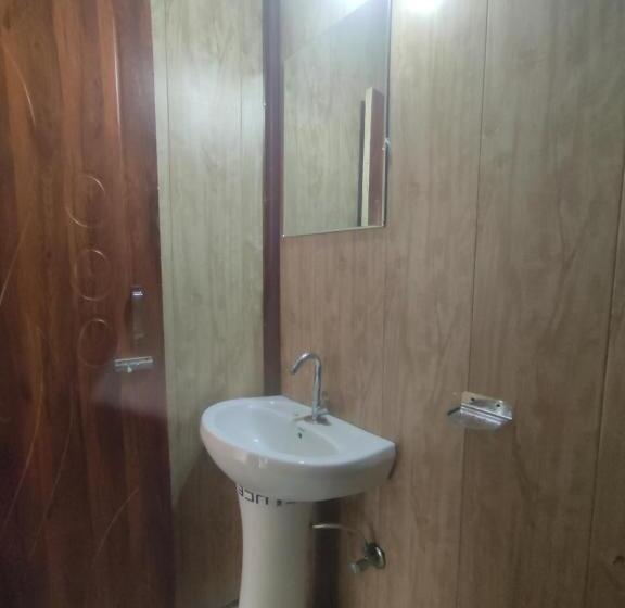 4인용 스탠다드 룸, Narayan Valley Resort