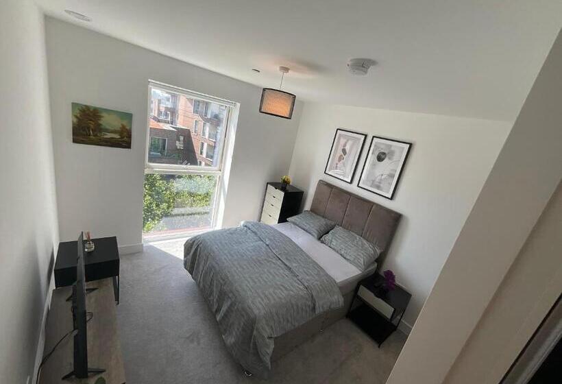 Номер Стандарт, Riverside Stay Near Canary Wharf   Thames View E16